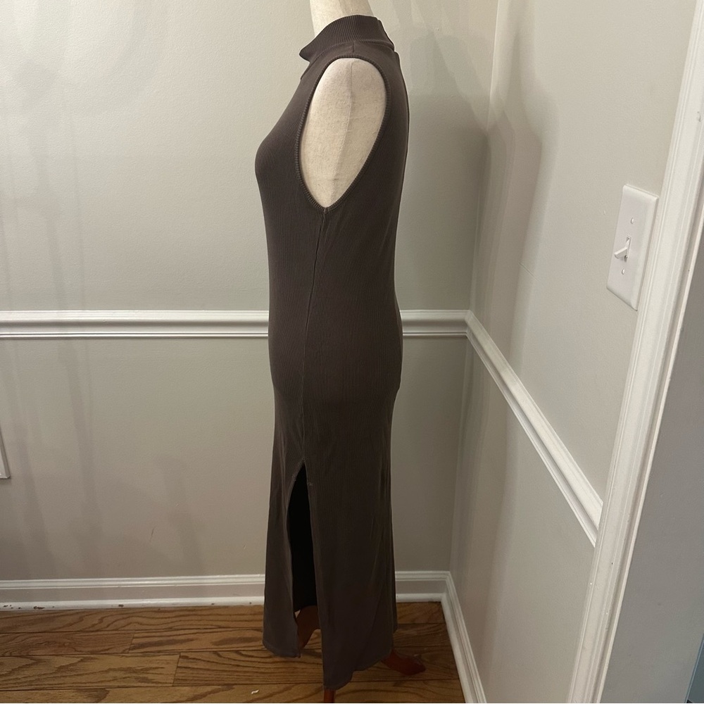 The Lanston brown mock neck, ribbed midi dress- Size M - Picture 2 of 5